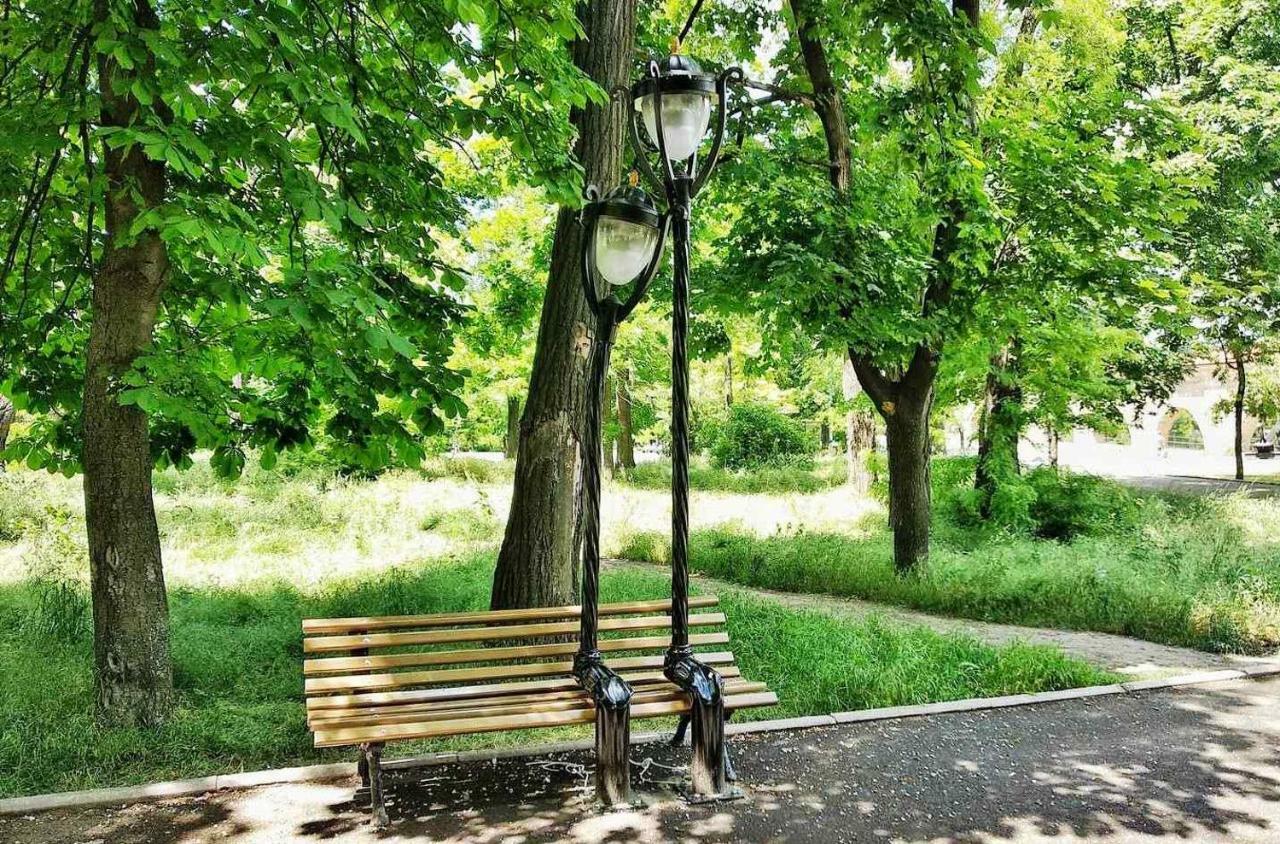 Pleasure Apartment Near Center Of Odessa エクステリア 写真